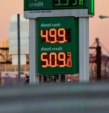 Average U.S. gas price hits $4 for the first time since 2022